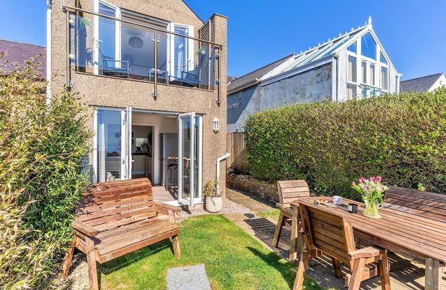 House in Mynytho with Sea & Mountain Views