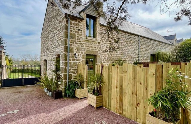 House near the sea, linens provided, secure parking