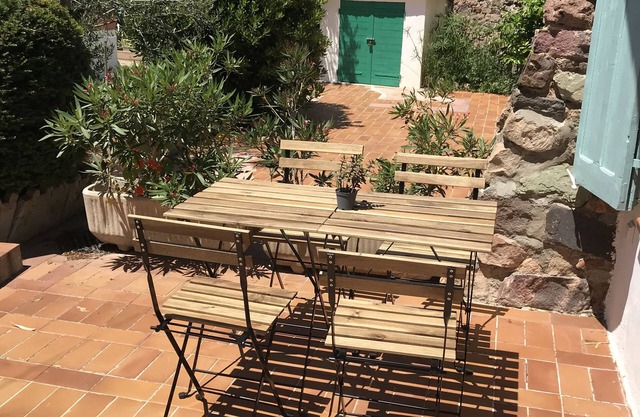 House of 40m2, 2 rooms with terrace and garden full foot in old center