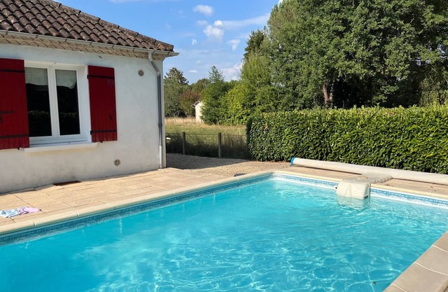 House with private pool and garden near the river.