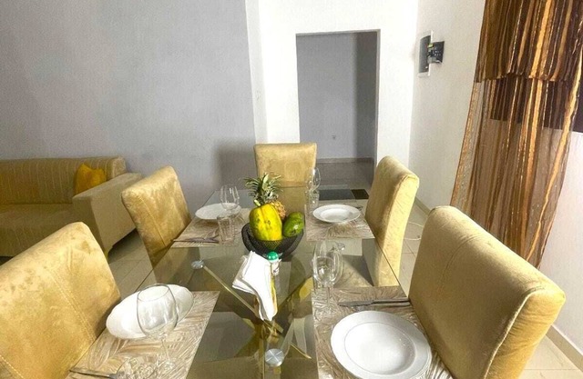 House with private security and breakfast included 20 min. from Int. Airport.
