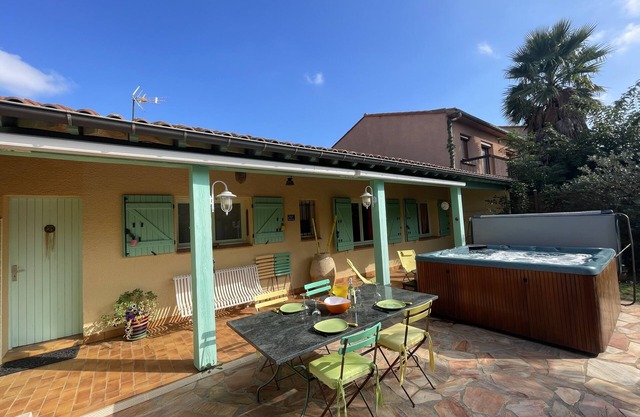 House with Spa, near Collioure, quiet, sea and mountains