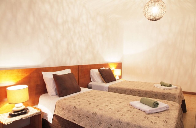 HOUSES RIVER COTTAGE/RIVER HOUSE