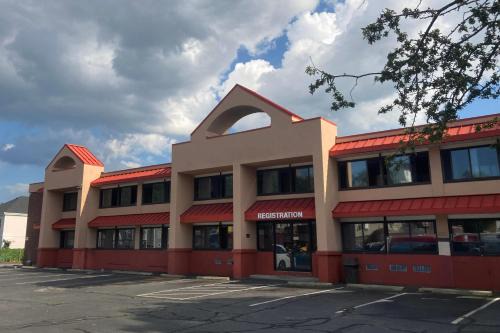 Howard Johnson by Wyndham Malden Boston Area