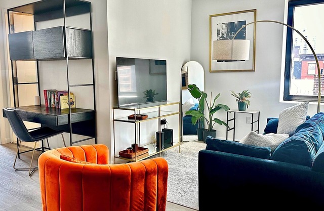 Huge Modern 2 bedroom in Little Italy