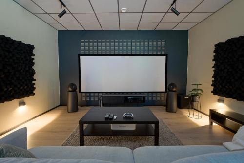 Huoneisto elokuvateatterilla Studio apartment with the movie theater