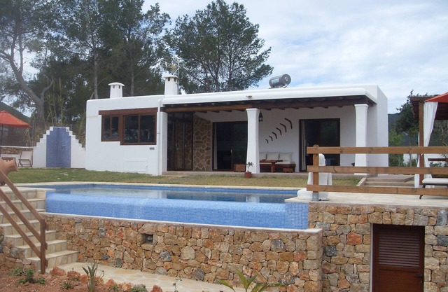 Ibizan house with private pool and sea views.(ETV/0893-E)