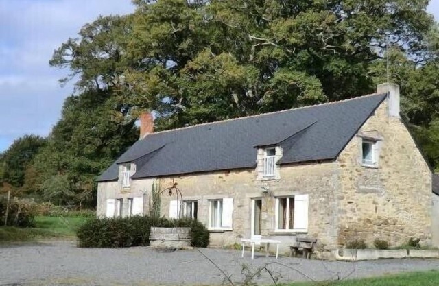 Ideal 2 Families: 2 Contiguous Housing Of 6 Places Each. Exceptional setting.