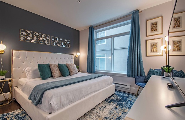 Immaculate Modern 2BR Condo with Pool & Parking!