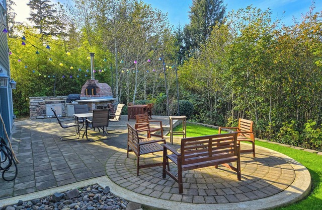 Immaculate newly built home less than 5 minutes to the beach!