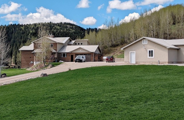 Impressive Multi Family Lodge - 1 hour from Jackson Hole!