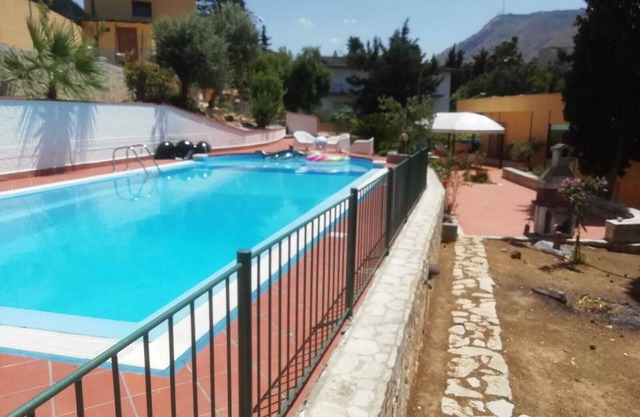 Independent villa with private pool