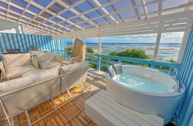InfinityPooljacuzziSAUNAOceanFrontVilla /Amami Kagoshima