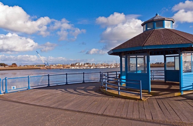 Inviting 3-Bed Cottage close to Pwllheli