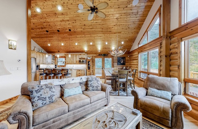 Inviting cabin with lovely lake & mountain views - close to town & hiking