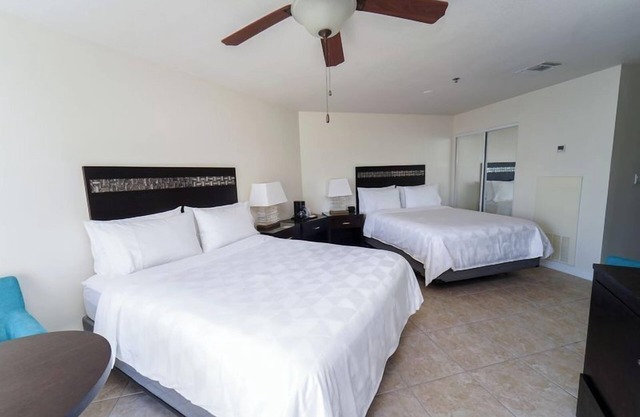 Island Studio w/Balcony, Pool Access & Weekly Live Music for an Exciting Stay