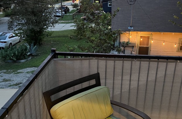 Jaccuzi, Quiet, Clean, Spacious home nestled between downtown and UT.