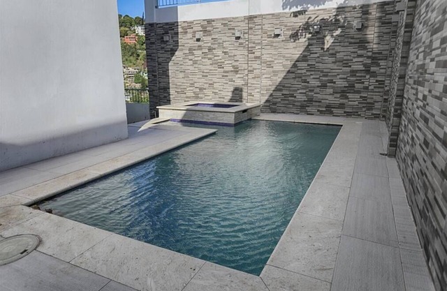 Jacuzzi Loft and Pool Glencoe Townhome