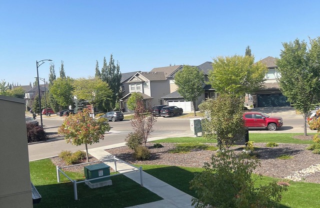 Java houseCharming 2-bedroom townhome with AC, fitnes room in awesome Edmonton