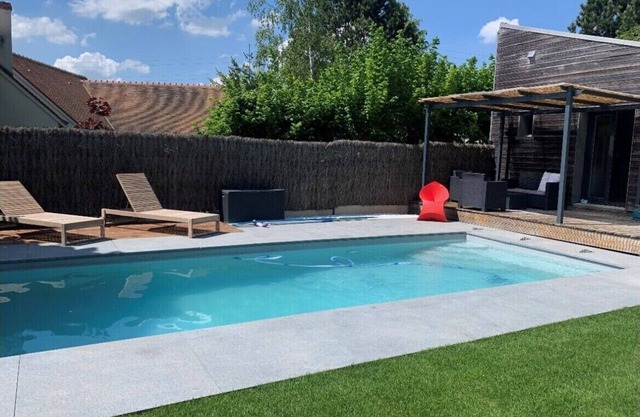 Jolie Maison Proche de Tours Avec Piscine Chauffée et Terrasse Privée