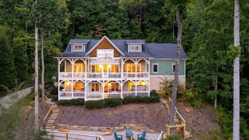 Juliet by AvantStay Mountain Views Near AshevilleBlack Mountain