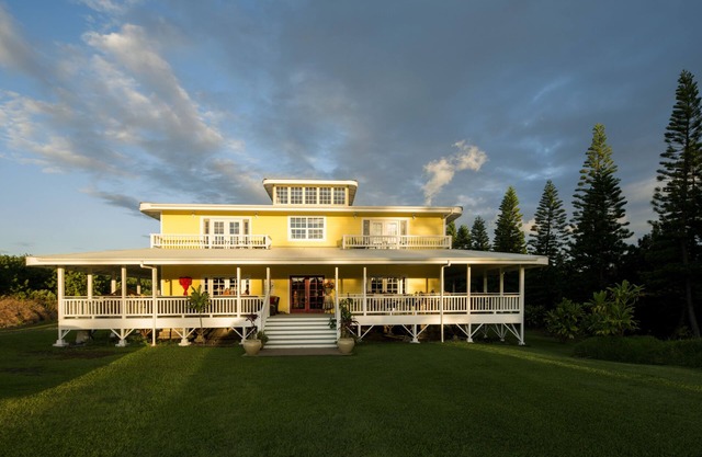 Kalaekilohana Inn & Retreat - #1 Rated Hawaii Island Hotel - Dinner Nightly