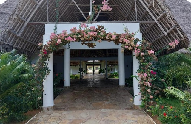 Karibuni Hotel & Villas