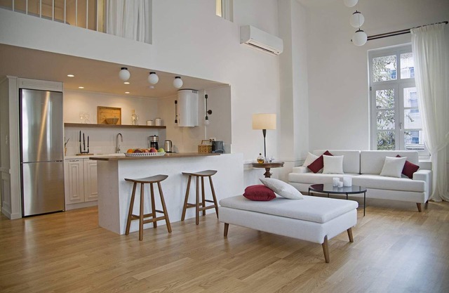 Kekias | 2BDR Suite Apartment with Ermou Street View |