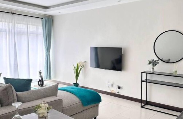 Kilimani Chic 1BR/Ensuite with Gym & Pool