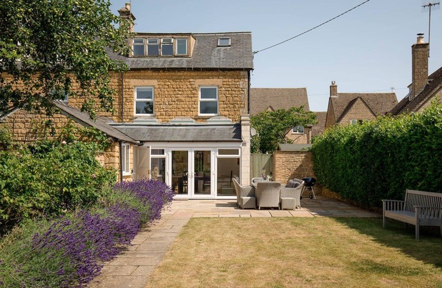 Kimkeri, Bourton-on-the-Water - sleeps 6 guests in 3 bedrooms