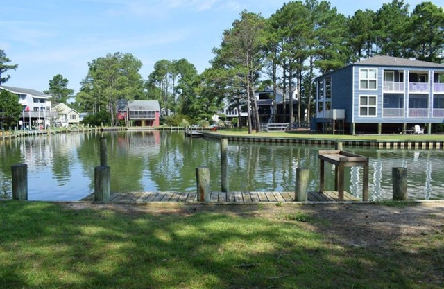 Kingslanding-Canal Front with Boat Dock!