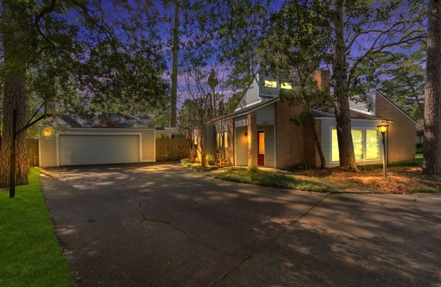 Kingwood Escape – 6BR w/Heated Pool, Near IAH