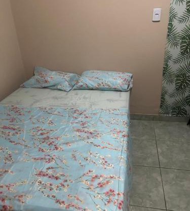 KitNet com cozinha e ar