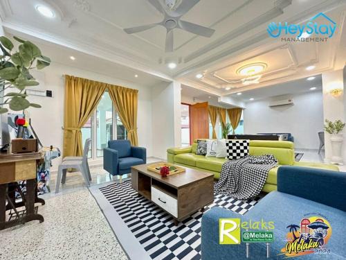 Klebang 4B3B-21Pax Pooltable KaraoK Jaccuzi TownArea