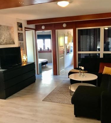 Lägenhet med 3 sovrum, terass och egen parkering