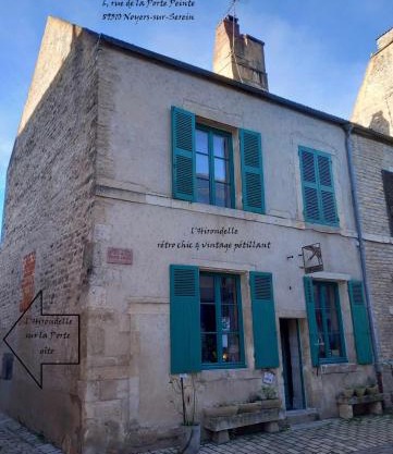 l'Hirondelle sur la Porte