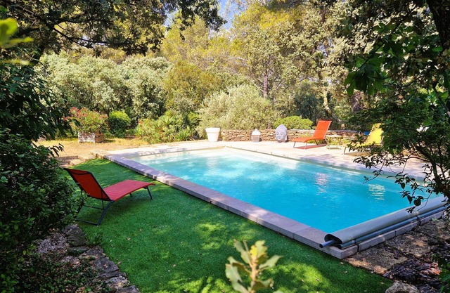 La Chênaie, Mas Provençal 6 Personnes Avec Piscine