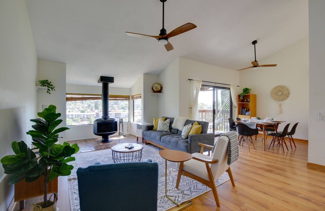 La Mesa Townhome: 15 Mi to San Diego!