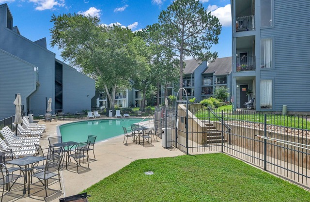 Lake Conroe w/Pool/Canal Views & Boat launch access & Walden's endless amenities