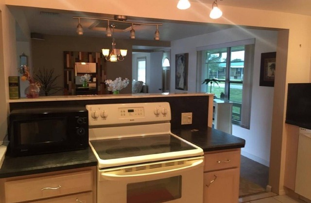 Lake Okeechobee rental on canal with dock, boat ramp & pool