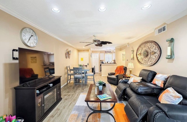 Lakefront Action | Paddle Pickle Pool Sunsets