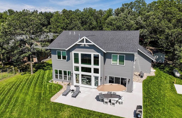 Lakefront Luxury Awaits – Modern 5BR Retreat on Beautiful Rush Lake