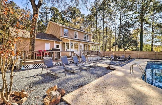 Lakefront Macon Home w/Pool, Dock & Fishing!