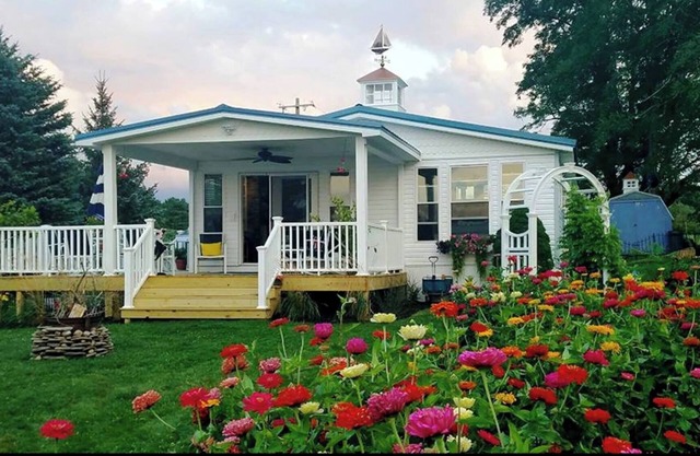 LAKEFRONT PRIVACY ON SUNSET COVE