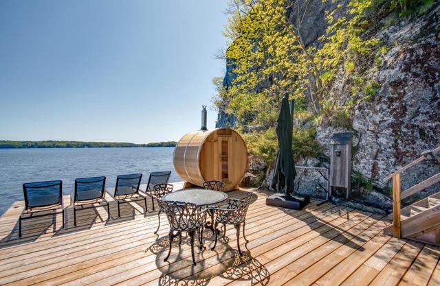 Lakefront Retreat Hot Tub Outdoor Sauna Dock Swim Stunning Views!