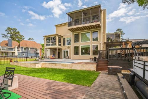 Lakefront Retreat with Pool, Hot Tub & Dock home