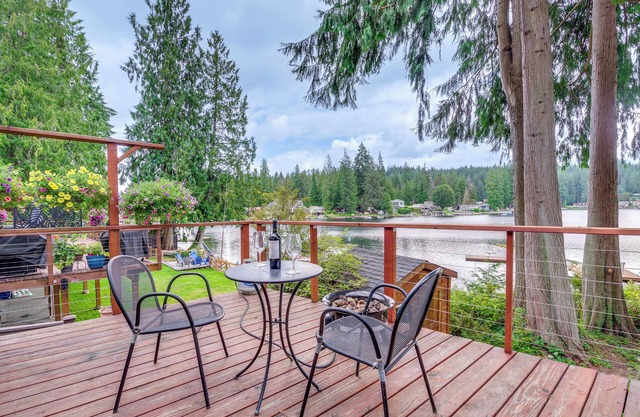 Lakefront Snohomish Home ~ 13 Mi to Historic Dtwn