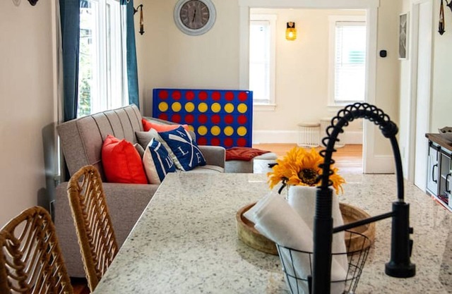 Lakeview Getaway With Hot Tub