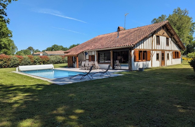 Landes house in Sabres