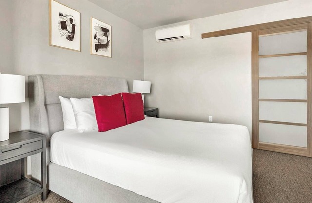 Landing | Amazing 2BD, Courtyard, Clubhouse